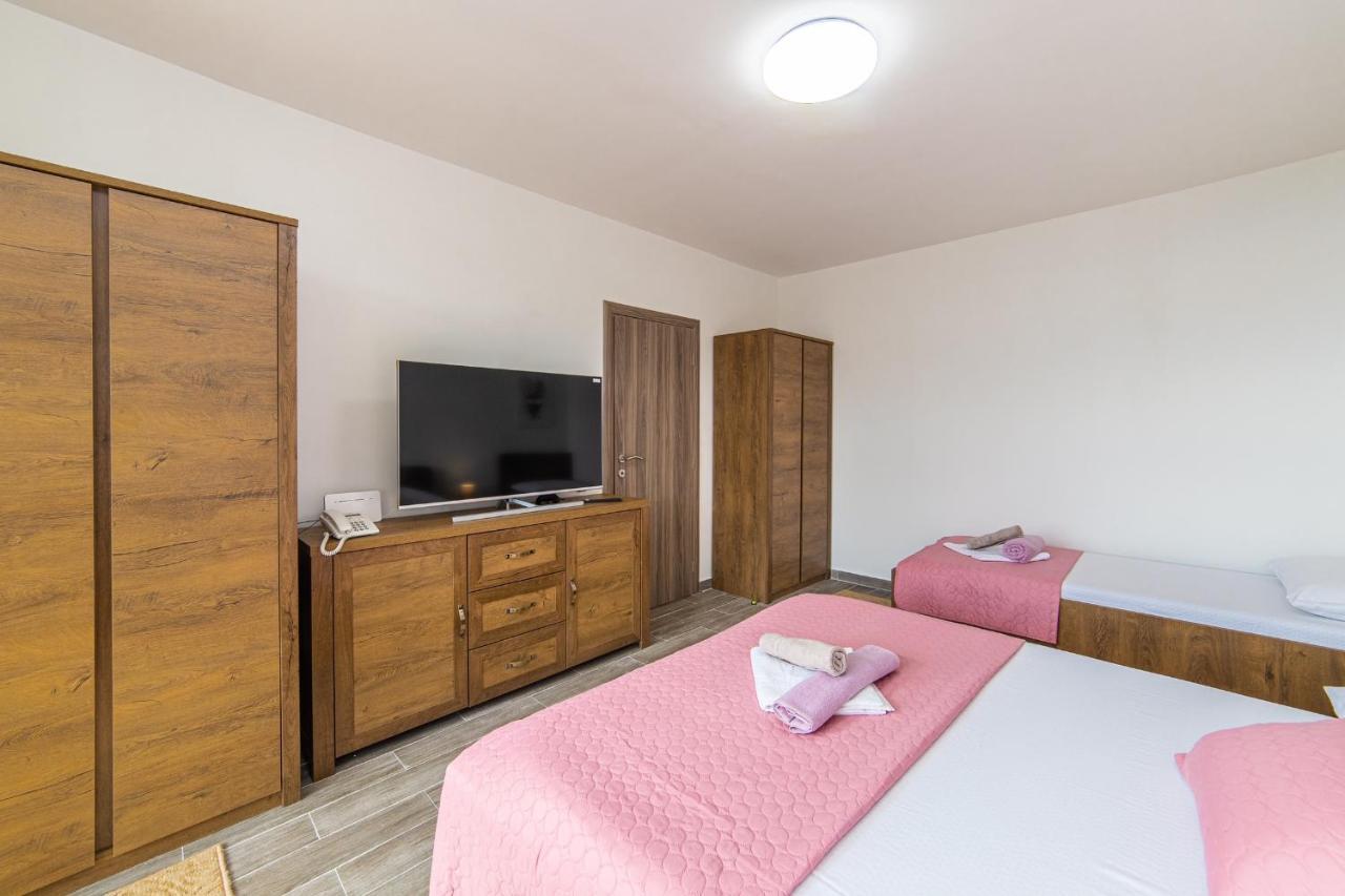 Apartment Sunrise Ploce โพลเช ภายนอก รูปภาพ