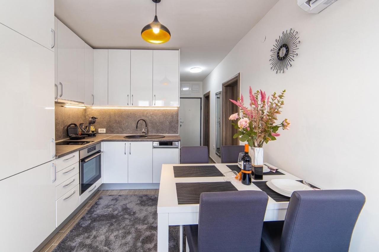 Apartment Sunrise Ploce โพลเช ภายนอก รูปภาพ
